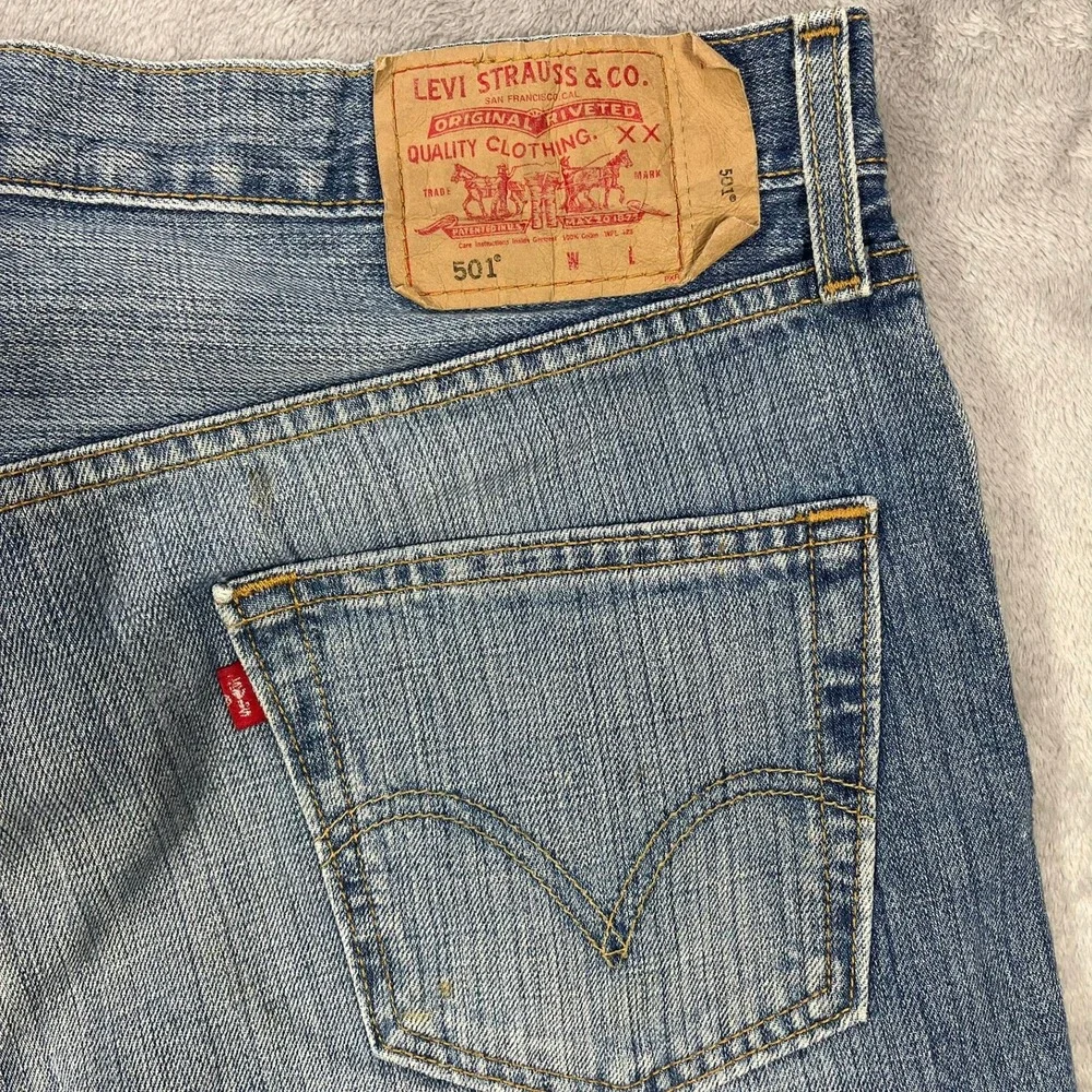 Levi's 501 Jeans Mens 36(35)x31 Blue Straight‎ Leg Button Fly Distressed Denim